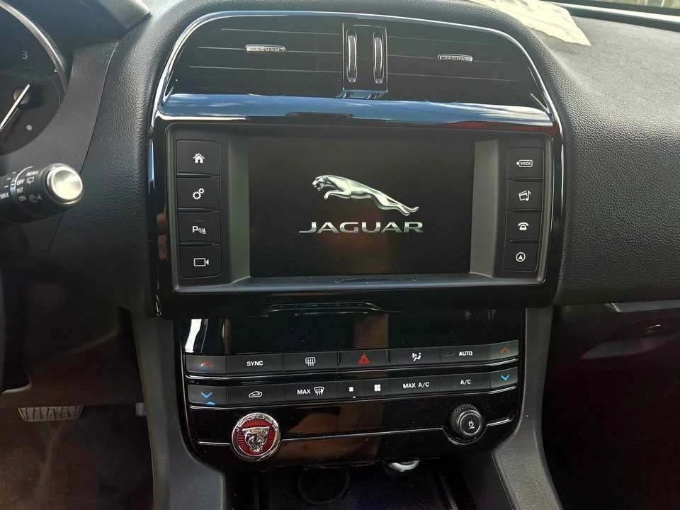 2017 Jaguar F-Pace - Image 10 of 13