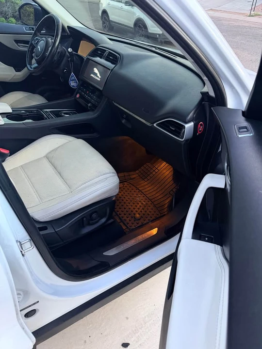 2017 Jaguar F-Pace - Image 9 of 16