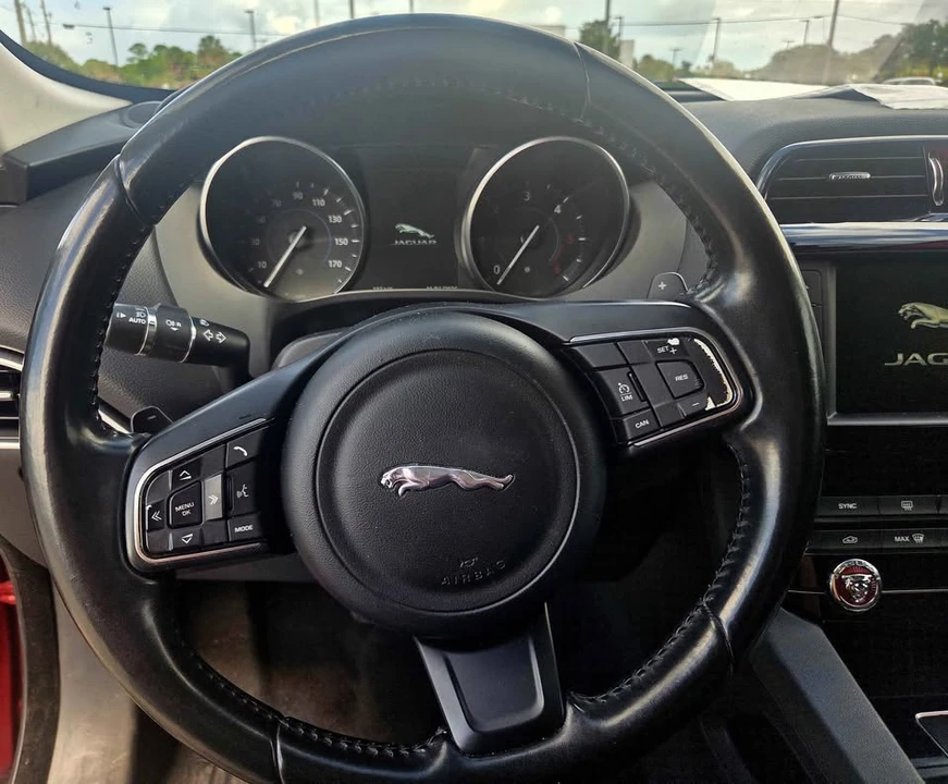 2017 Jaguar F-Pace - Image 7 of 13