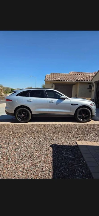 2017 Jaguar F-Pace - Image 2 of 16
