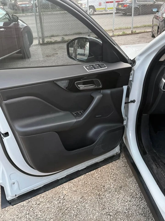 2017 Jaguar F-Pace - Image 9 of 12
