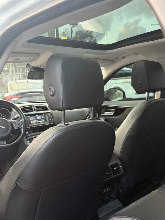 2017 Jaguar F-Pace - Image 7 of 12
