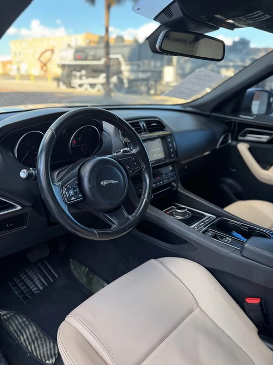 2017 Jaguar F-Pace - Image 8 of 15