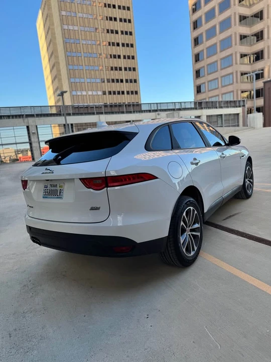 2017 Jaguar F-Pace - Image 5 of 15