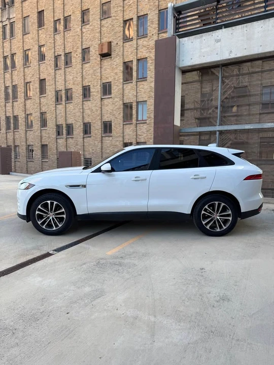 2017 Jaguar F-Pace - Image 6 of 15