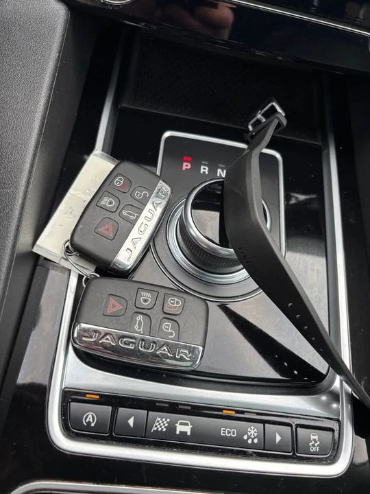 2017 Jaguar F-Pace - Image 12 of 15