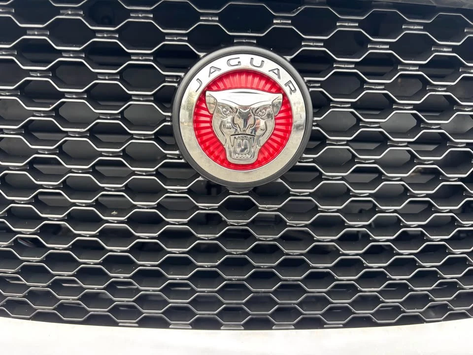 2017 Jaguar F-Pace - Image 9 of 15