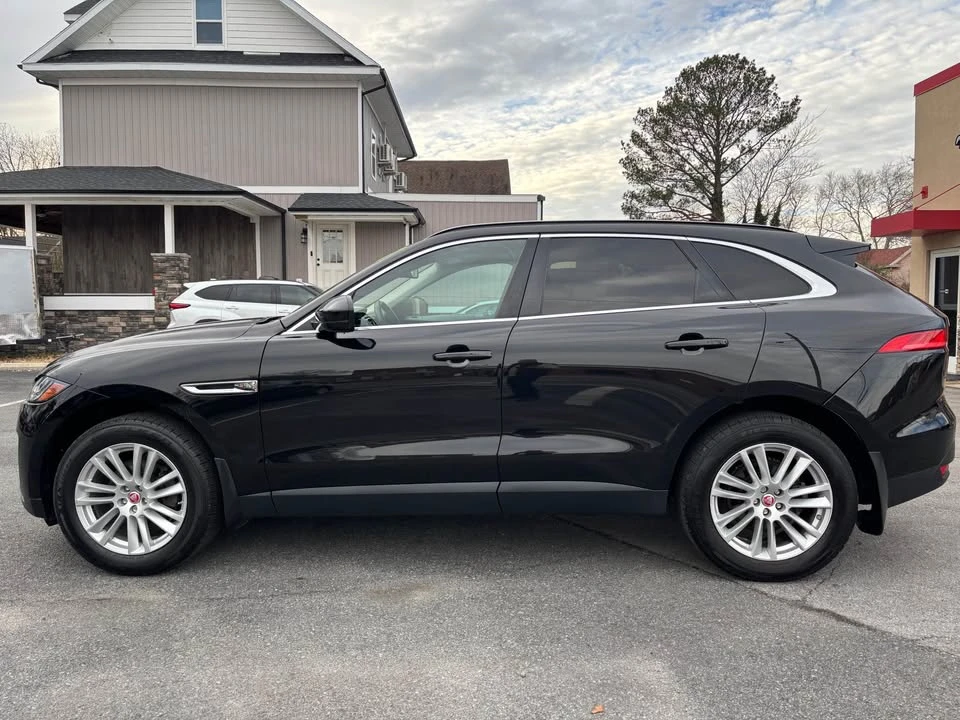 2017 Jaguar F-Pace - Image 5 of 15