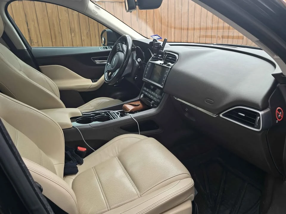 2017 Jaguar F-Pace - Image 6 of 9