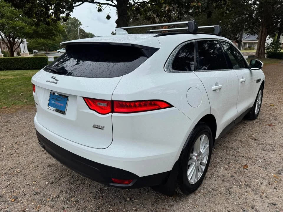 2017 Jaguar F-Pace - Image 4 of 21