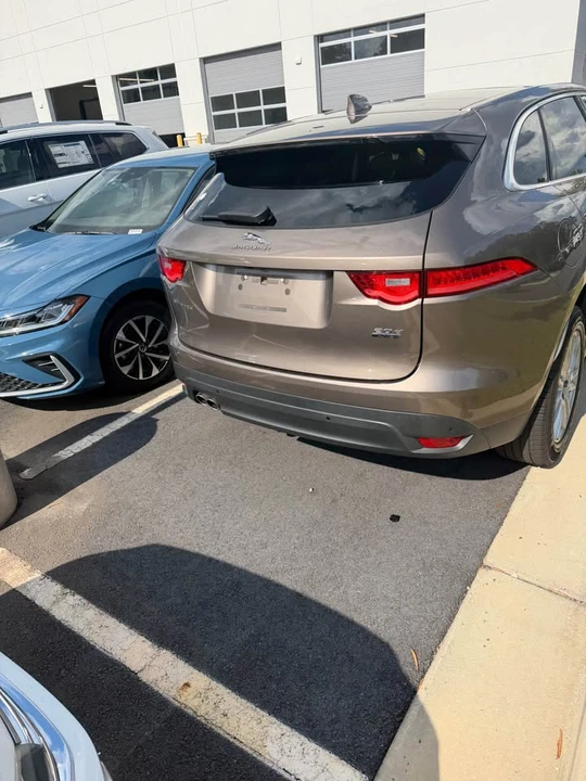 2017 Jaguar F-Pace - Image 4 of 4