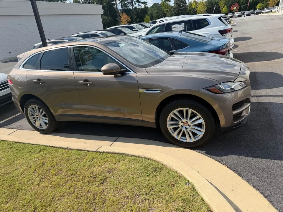 2017 Jaguar F-Pace - Image 3 of 4