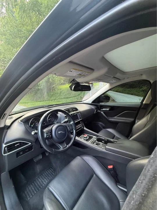 2017 Jaguar F-Pace - Image 7 of 15