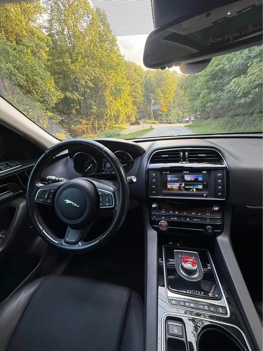 2017 Jaguar F-Pace - Image 11 of 15