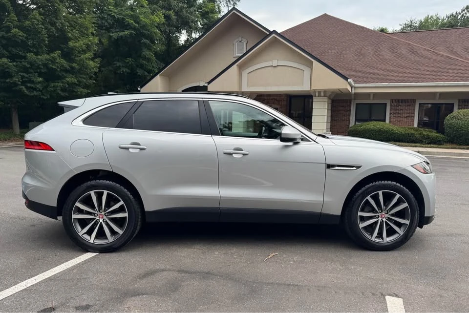 2017 Jaguar F-Pace - Image 6 of 20