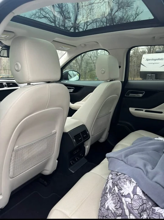 2017 Jaguar F-Pace - Image 4 of 4