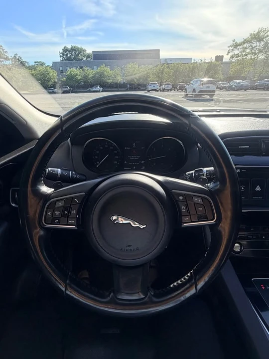 2017 Jaguar F-Pace - Image 9 of 14