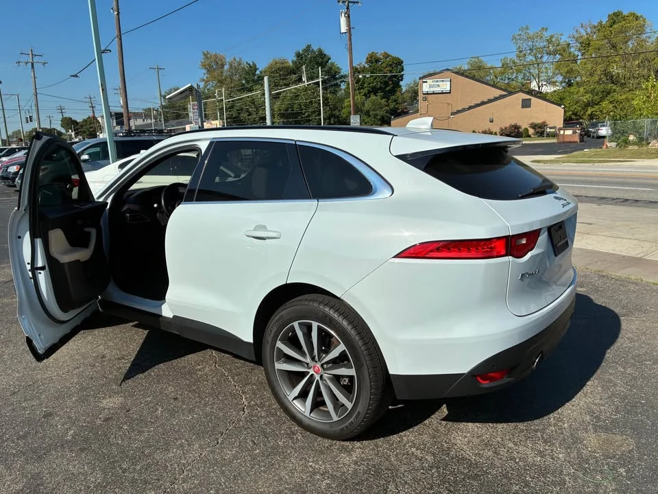 2017 Jaguar F-Pace - Image 5 of 9
