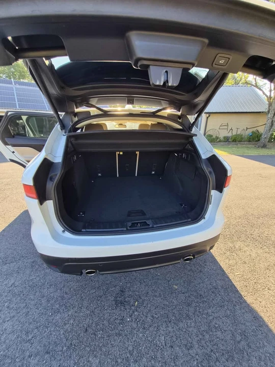 2017 Jaguar F-Pace - Image 6 of 8