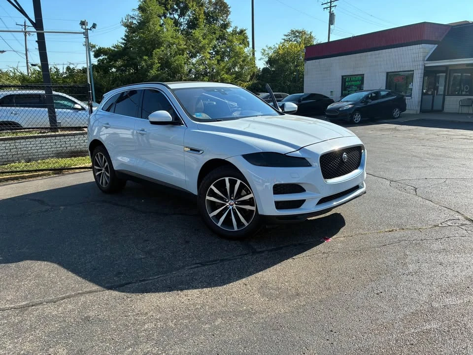 2017 Jaguar F-Pace - Image 2 of 9