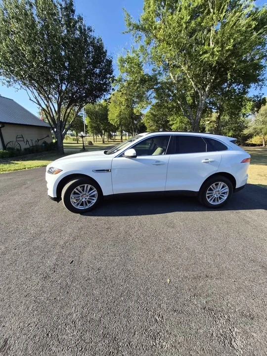 2017 Jaguar F-Pace - Image 2 of 8
