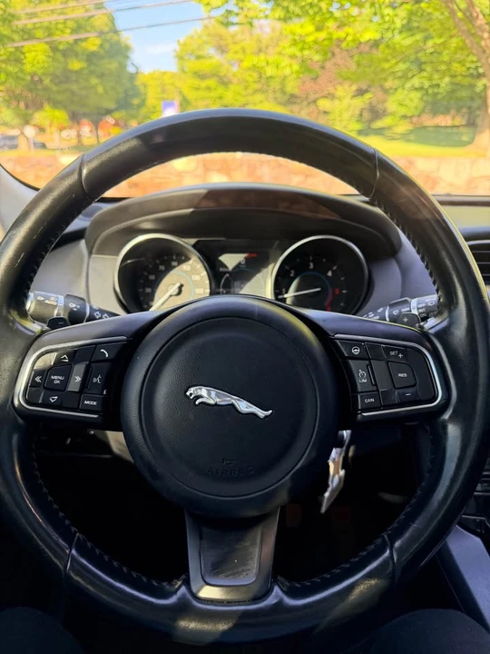 2017 Jaguar F-Pace - Image 7 of 13