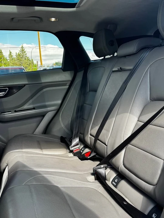 2017 Jaguar F-Pace - Image 10 of 16