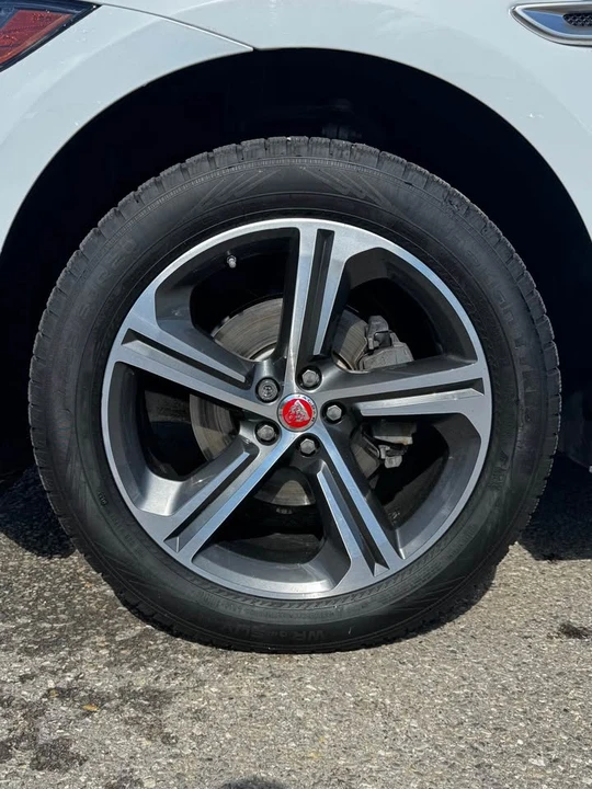 2017 Jaguar F-Pace - Image 13 of 16