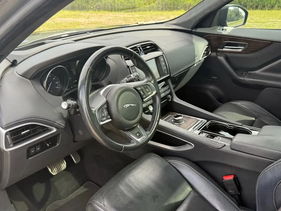 2017 Jaguar F-Pace - Image 9 of 12