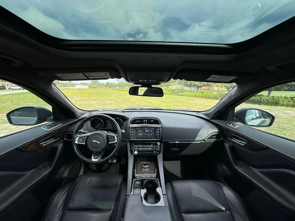 2017 Jaguar F-Pace - Image 8 of 12