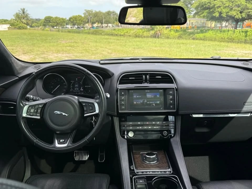 2017 Jaguar F-Pace - Image 7 of 12