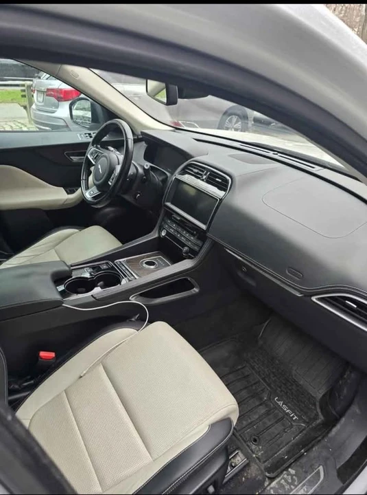 2017 Jaguar F-Pace - Image 4 of 6