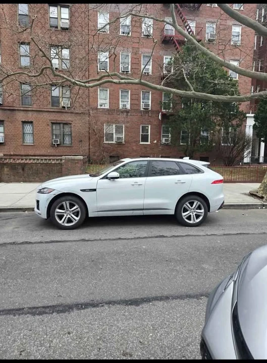 2017 Jaguar F-Pace - Image 2 of 6