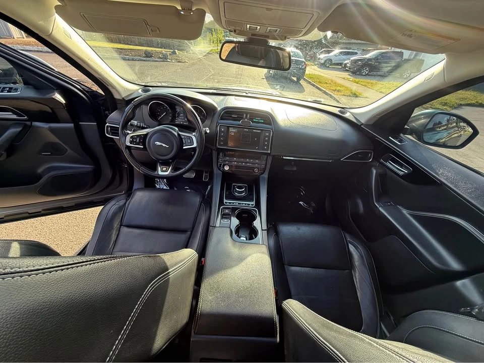2017 Jaguar F-Pace - Image 9 of 12
