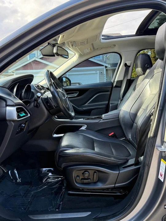 2017 Jaguar F-Pace - Image 7 of 12