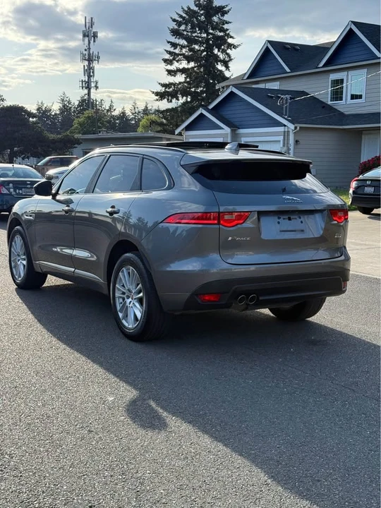 2017 Jaguar F-Pace - Image 5 of 12