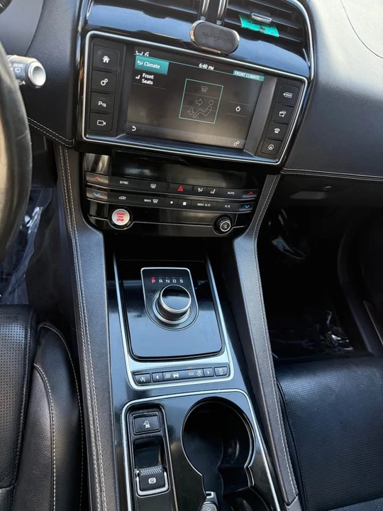 2017 Jaguar F-Pace - Image 11 of 12