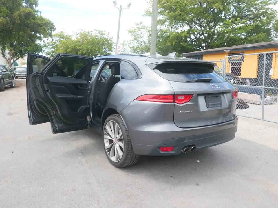 2017 Jaguar F-Pace - Image 9 of 17