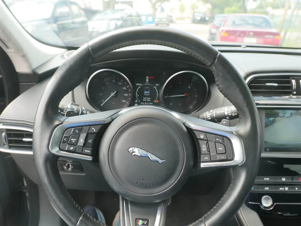 2017 Jaguar F-Pace - Image 16 of 17