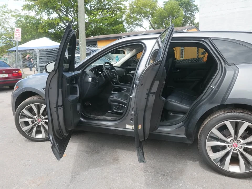 2017 Jaguar F-Pace - Image 14 of 17