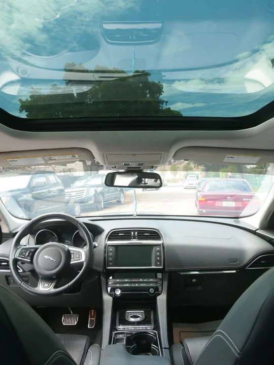 2017 Jaguar F-Pace - Image 10 of 17