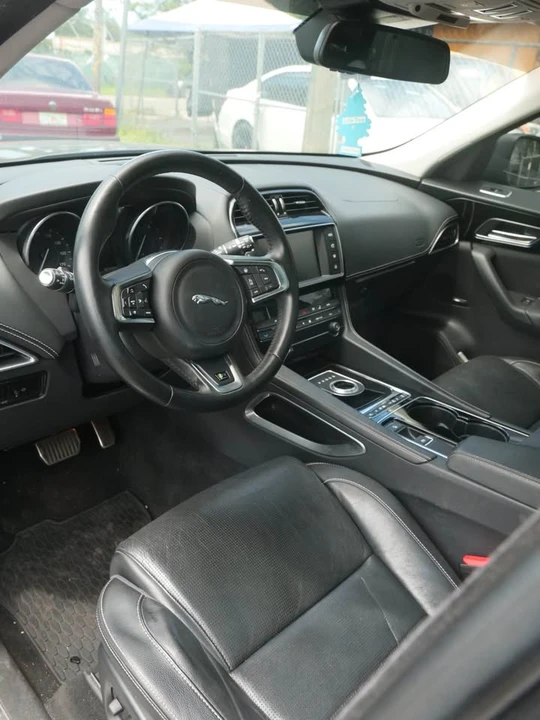 2017 Jaguar F-Pace - Image 8 of 17