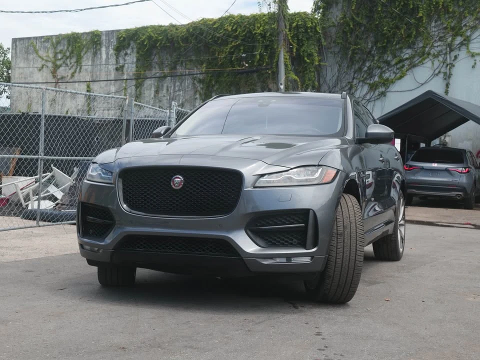 2017 Jaguar F-Pace - Image 3 of 17