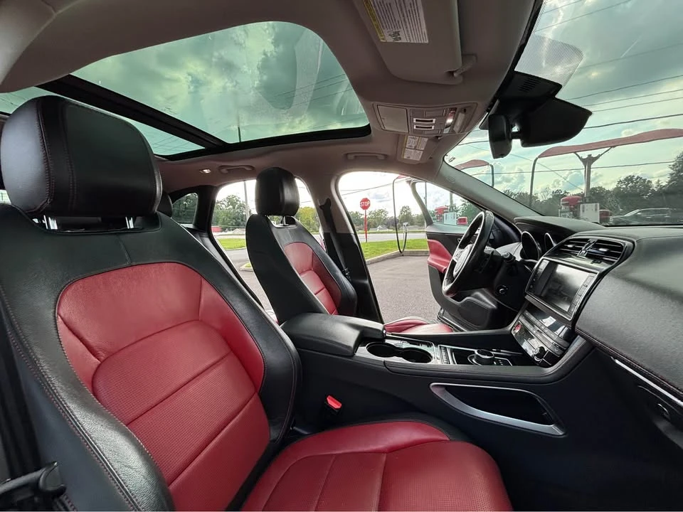 2017 Jaguar F-Pace - Image 10 of 12