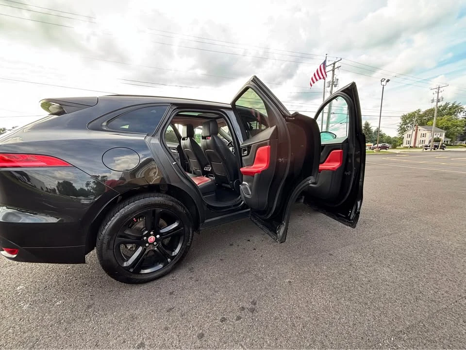 2017 Jaguar F-Pace - Image 9 of 12