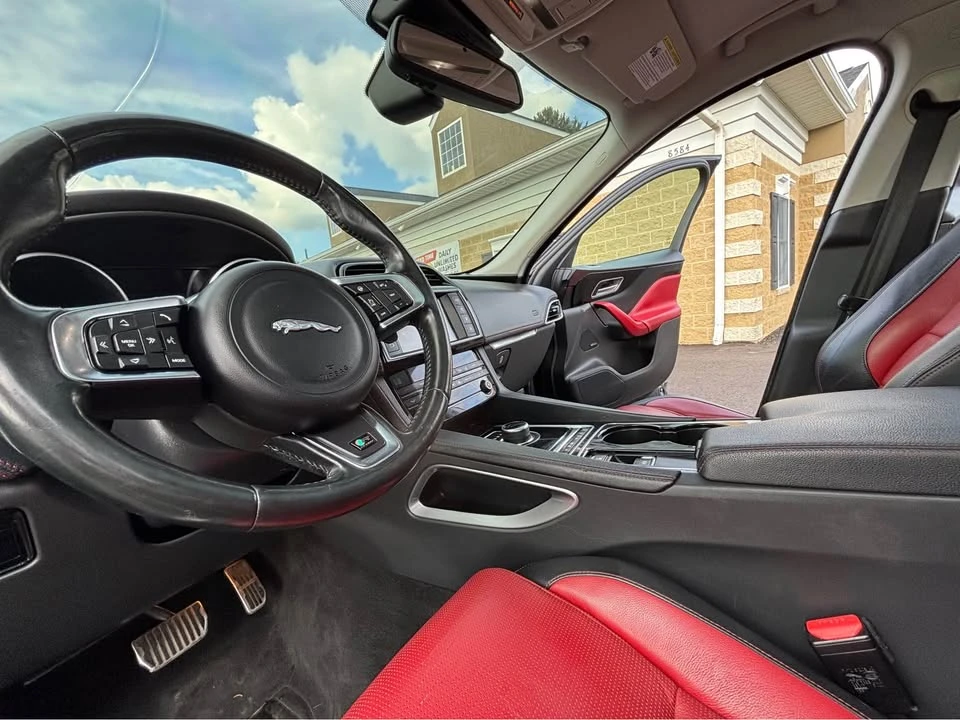 2017 Jaguar F-Pace - Image 7 of 12