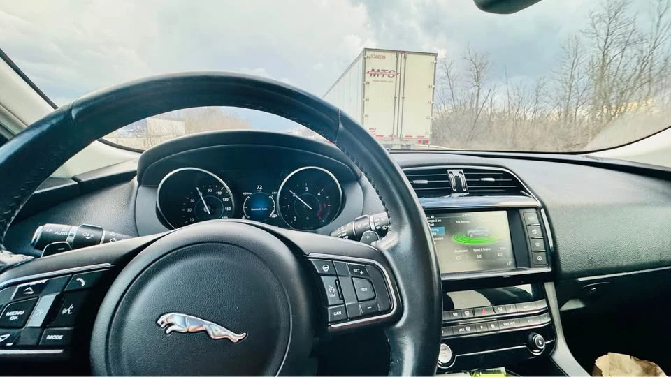 2017 Jaguar F-Pace - Image 11 of 12
