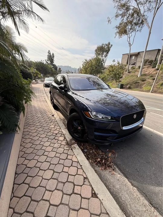 2017 Jaguar F-Pace - Image 2 of 9