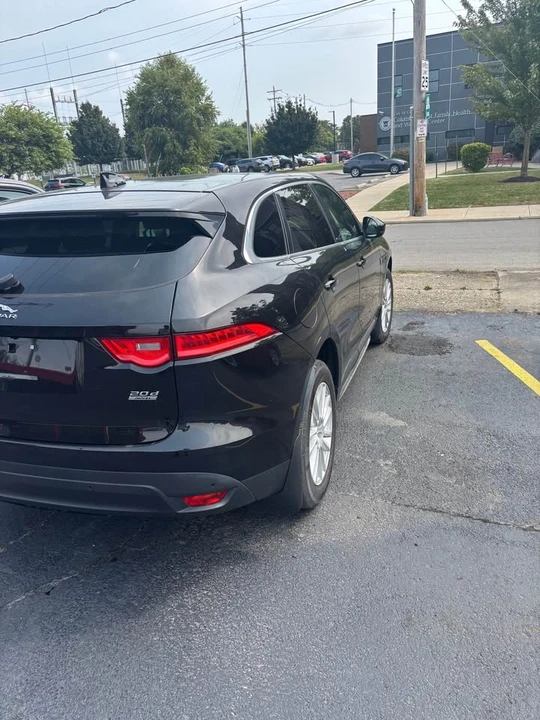 2017 Jaguar F-Pace - Image 5 of 10