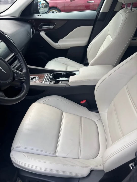 2017 Jaguar F-Pace - Image 7 of 10